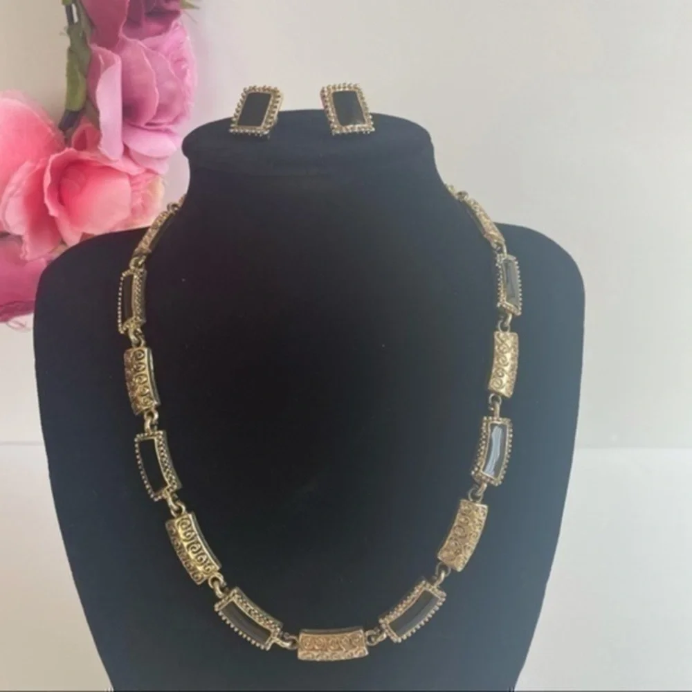 Necklace Set - Picture 5 of 6